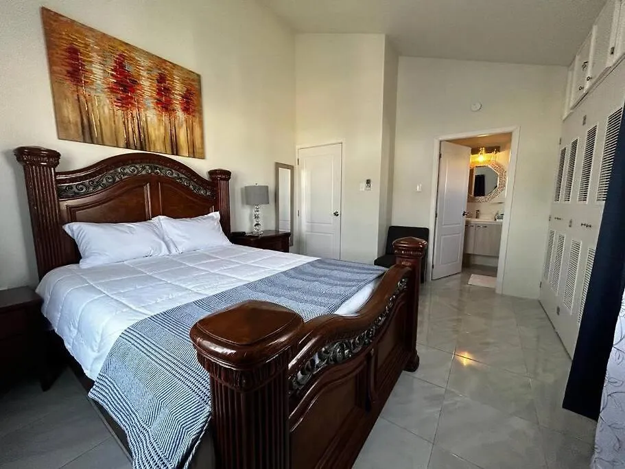 Holiday home Chic Home Near Puerto Seco In Discovery Bay