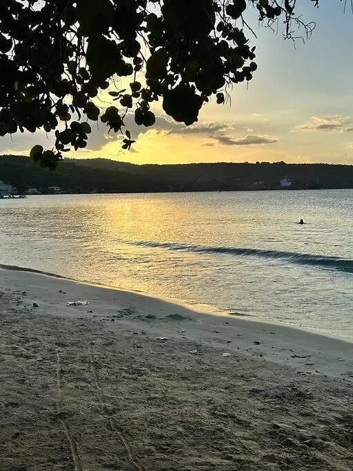 Chic Home Near Puerto Seco In Discovery Bay 0*,  Jamaica