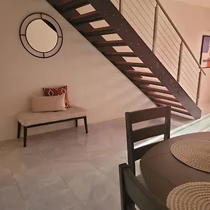 Tranquil 2 Bedroom Townhouse In Discovery Bay