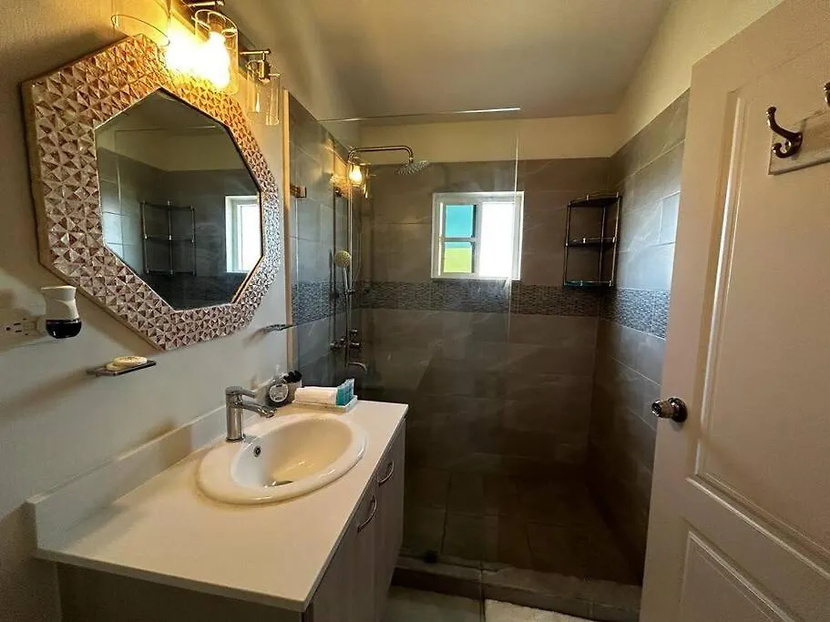 Chic Home Near Puerto Seco In Discovery Bay 0*,
